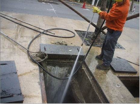 鸡泽池底污泥如何清理